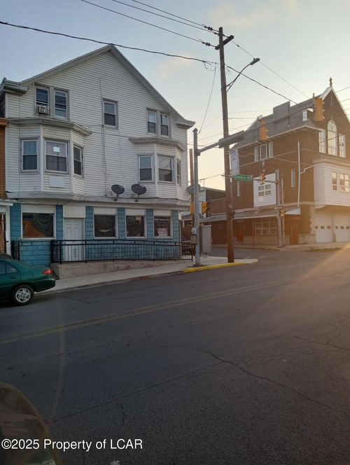 201 W Centre St, Shenandoah, PA, 17976-1608 | Card Image