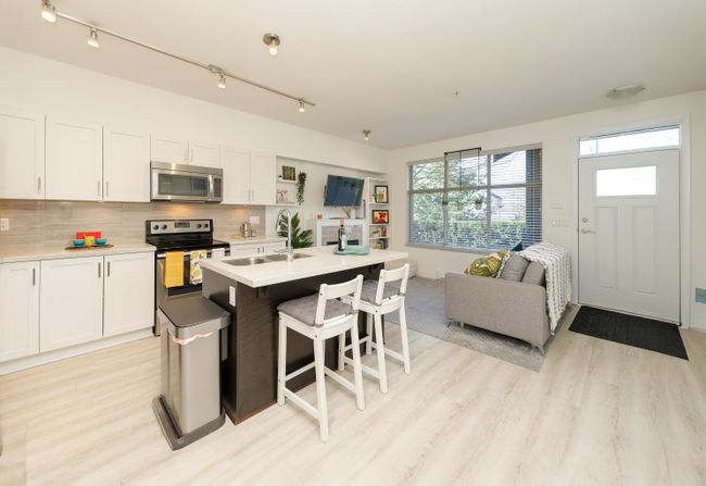 103 - 6706 192 St Diversion, Condo with 1 bedrooms, 1 bathrooms and 2 parking in Surrey BC | Image 12