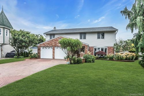 3901 Jane Ct, Seaford, NY, 11783-3634 | Card Image