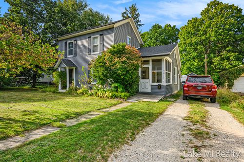 426 W Bridge St, Plainwell, MI, 49080-1553 | Card Image