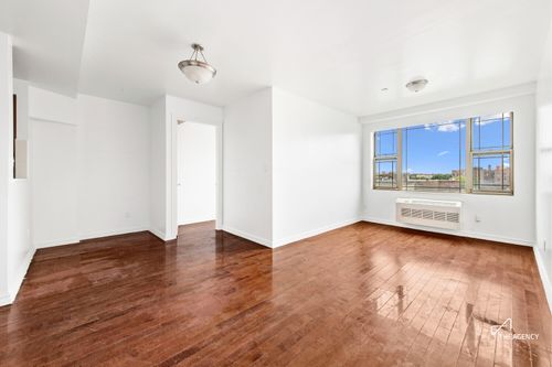 6e-40-40 75th Street, New York City, NY, 11373 | Card Image