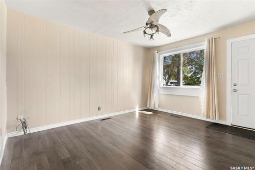 4506 2nd Ave N, Regina, SK, S4R0Y4 | Card Image