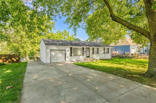 6101 N Michigan Ave, Gladstone, MO, 64118-4905 | Card Image