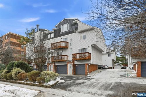 31 Fairmount Ave, Hackensack, NJ, 07601-4700 | Card Image