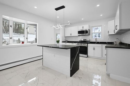 255 Oakland Ave, Methuen, MA, 01844-2435 | Card Image