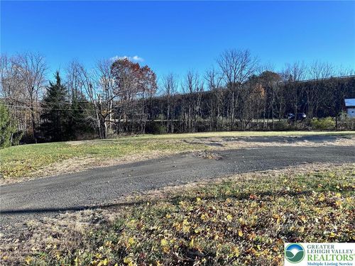 7757 Center St, Slatington, PA, 18080-1014 | Card Image