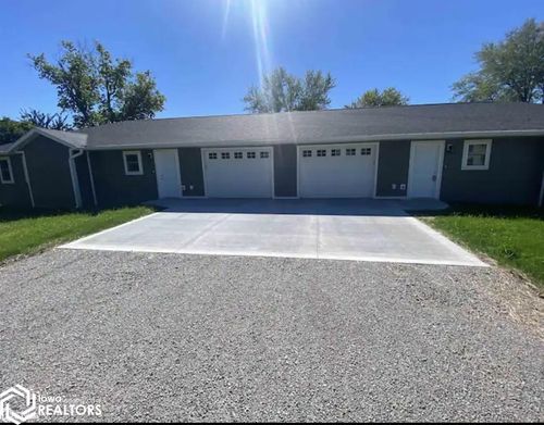 415 W Lee St, Seymour, IA, 52590-1320 | Card Image