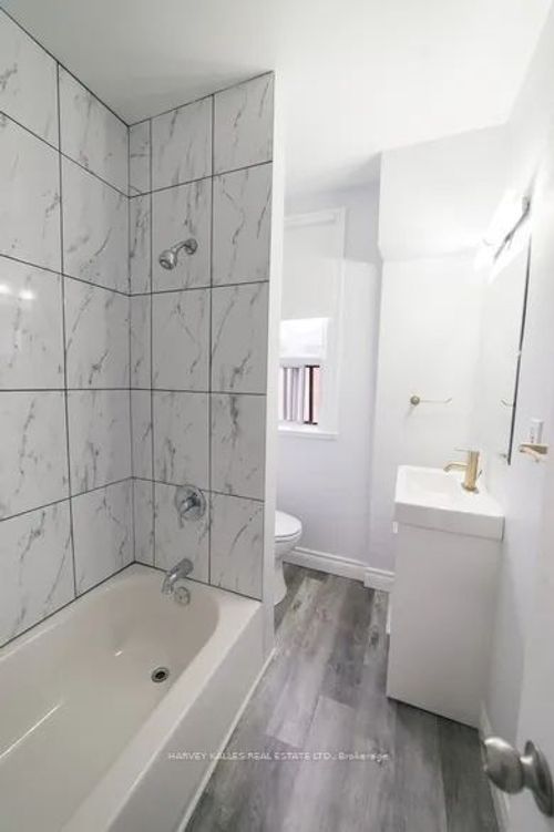 2-1309 Dupont St, Toronto, ON, M6H2A5 | Card Image