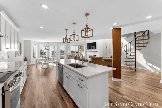 UNIT-21 - 810 S Harbor Dr, Condo with 3 bedrooms, 3 bathrooms and null parking in Grand Haven MI | Image 20