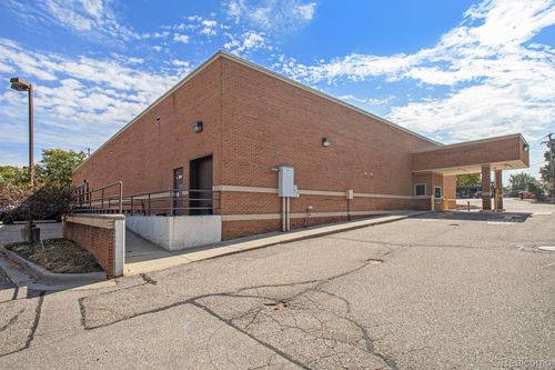 3000 Orchard Lake Rd, Keego Harbor, MI, 48320-1244 | Card Image