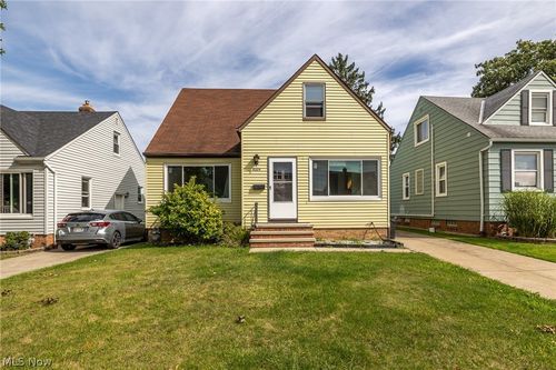 8324 Ivandale Dr, Parma, OH, 44129-4316 | Card Image