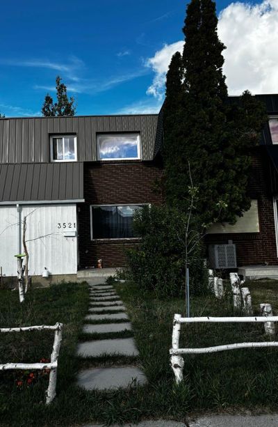 3521 Forestry Ave S, Home with 3 bedrooms, 1 bathrooms and 2 parking in Lethbridge AB | Image 2