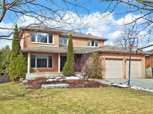 64 Aspen Cres, Stouffville, ON, L4A5C7 | Card Image