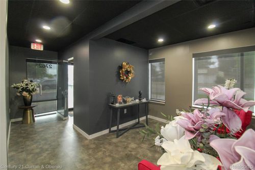 208-27621 Warren Rd, Garden City, MI, 48135-2254 | Card Image