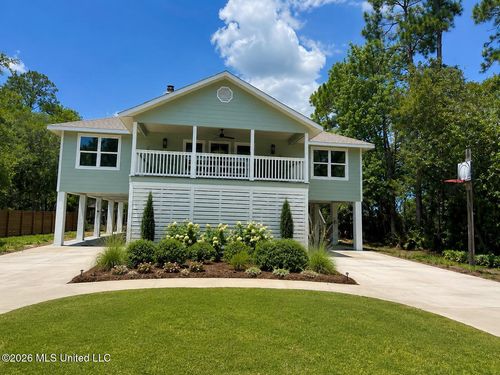 113 Forest St, Pass Christian, MS, 39571-2122 | Card Image