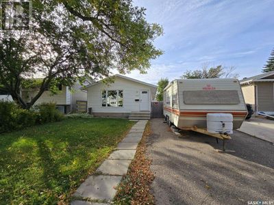 368 Mcmaster Cres, House other with 3 bedrooms, 2 bathrooms and null parking in Saskatoon SK | Image 1