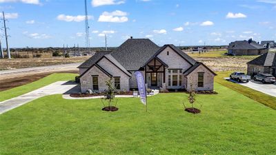 View of front facade featuring a front yard | Image 1