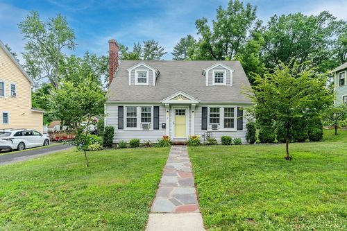 7 Burnett Ave, South Hadley, MA, 01075-1511 | Card Image