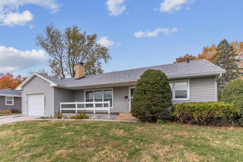 2624 Manor St, Waterloo, IA, 50702-5135 | Card Image