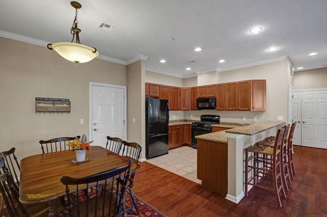 UNIT-211 - 1 King Philip Dr, Condo with 2 bedrooms, 2 bathrooms and null parking in West Hartford CT | Image 10