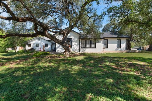 106 S Howe St, Lampasas, TX, 76550-2553 | Card Image