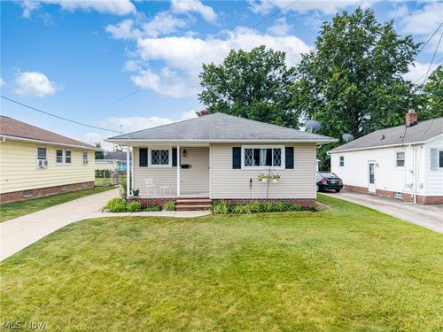 24880 Stephen Ave, Euclid, OH, 44123-2333 | Card Image