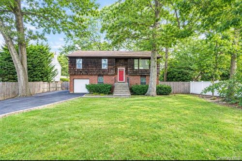 39 Pond Path, Lake Grove, NY, 11755-1828 | Card Image