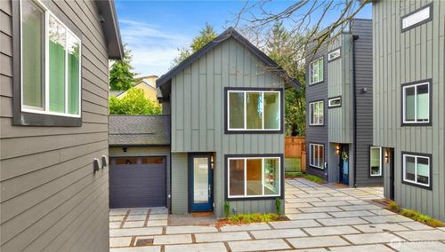 b-115 N 105th St, Seattle, WA, 98133-8701 | Card Image