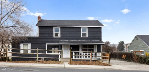 709 W Fremont Ave, Selah, WA, 98942-1209 | Card Image