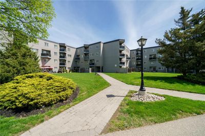 88 - 2001 Bonnymede Dr, Condo with 3 bedrooms, 1 bathrooms and 1 parking in Mississauga ON | Image 2