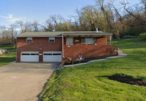 100 Pinewood Dr, Bridgeville, PA, 15017-1220 | Card Image