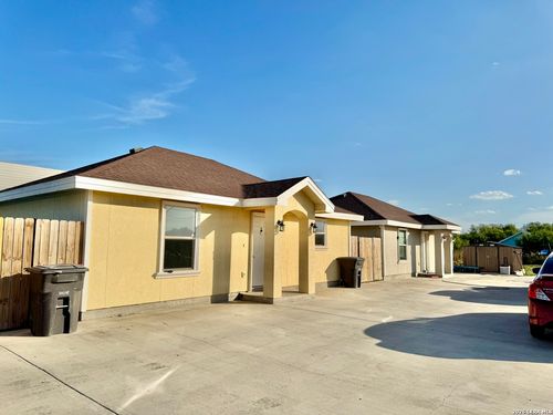 26 Loma Linda, Eagle Pass, TX, 78852-2203 | Card Image