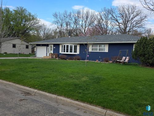 1002 Linden St, Luverne, MN, 56156-1033 | Card Image