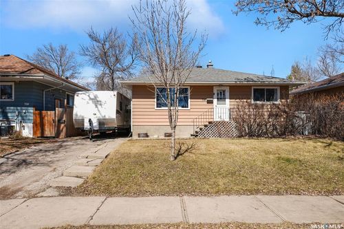716 18th Ave E, Regina, SK, S4N1E7 | Card Image