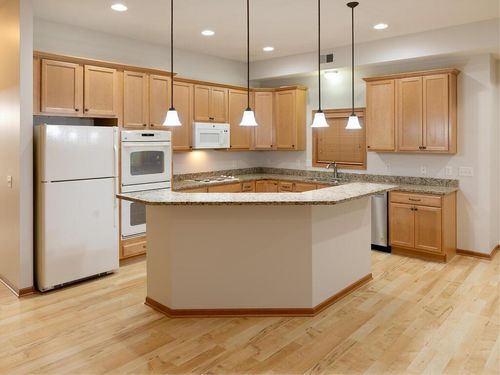 unit-204-9630 Independence Cir, Chanhassen, MN, 55317-4693 | Card Image