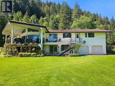 1392 Relkoff Rd, House other with 5 bedrooms, 3 bathrooms and 2 parking in Castlegar BC | Image 3