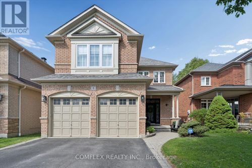8 Inverary Crt, Whitby, ON, L1R2R2 | Card Image