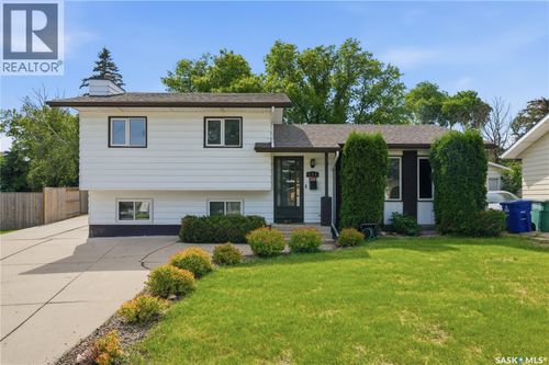 135 Penryn Cres, Saskatoon, SK, S7H5G3 | Card Image