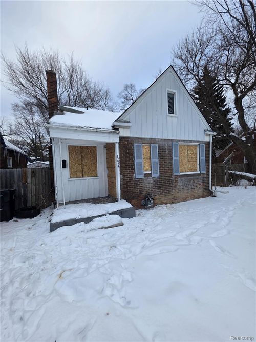 15633 Eastwood St, Detroit, MI, 48205-2939 | Card Image