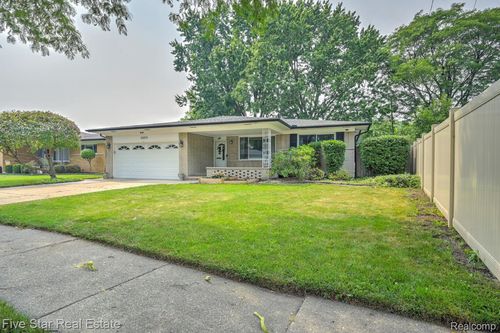 30201 Blossom Ln, Warren, MI, 48088-5814 | Card Image
