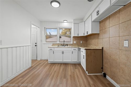 1695 Lexington Pkwy, Inkster, MI, 48141-1509 | Card Image