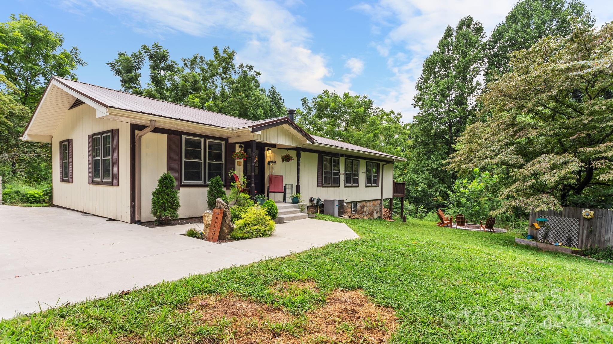 Piney Ridge Mountain Rd, Zirconia, NC 28790