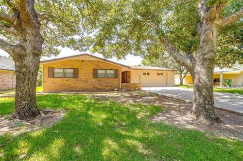 4012 Sioux Ct, Granbury, TX, 76048-6177 | Card Image