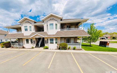3287 Woodhams Drive, Regina, SK, S4V3A2 | Card Image