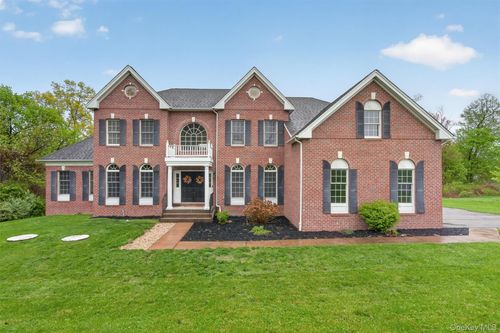 31 Sunflower Cir, Wappingers Falls, NY, 12590-7127 | Card Image