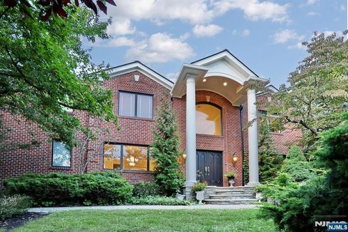 50 Blueberry Dr, Woodcliff Lake, NJ, 07677-8106 | Card Image