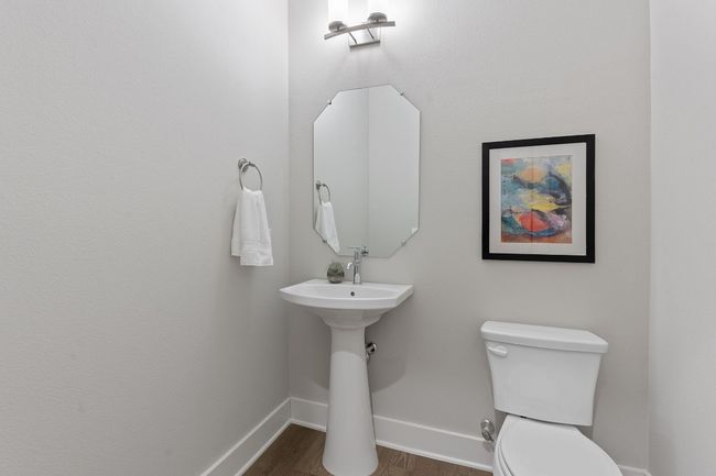 Powder Bath on Second Level | Image 21