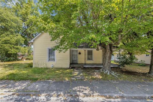 111 Miller St, Thomasville, NC, 27360-3736 | Card Image