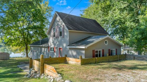 2095 W Long Lake Rd, Pleasant Lake, IN, 46779-9720 | Card Image