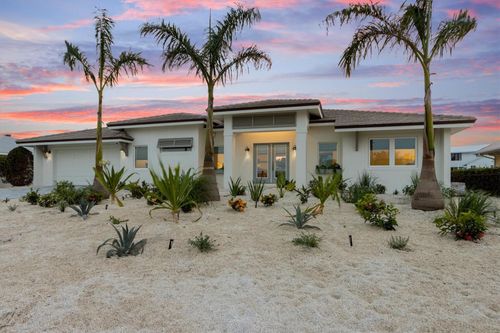 605 Ivanhoe Ln, HOLMES BEACH, FL, 34217-1234 | Card Image